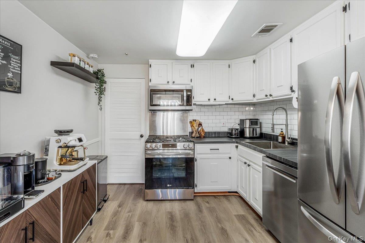 #6 photo, 199 Skyline Drive, Coram , NY 11727