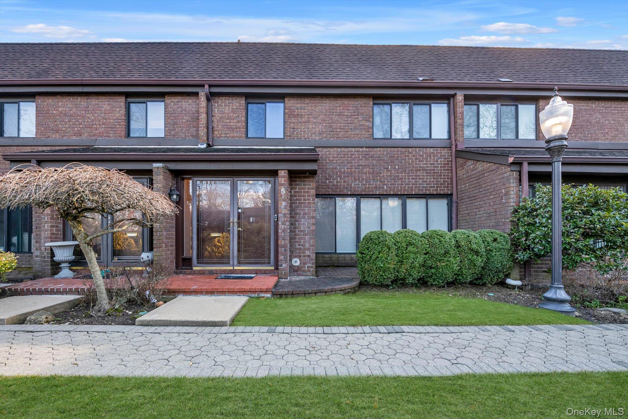 #1 photo, 5 Fox Ridge, Roslyn , NY 11576