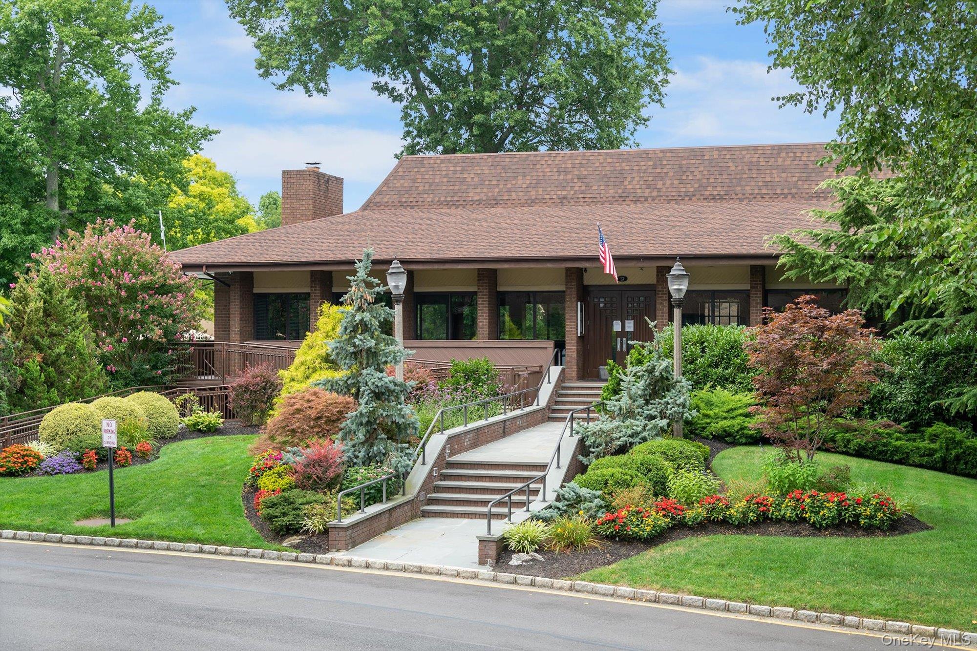 #12 photo, 5 Fox Ridge, Roslyn , NY 11576