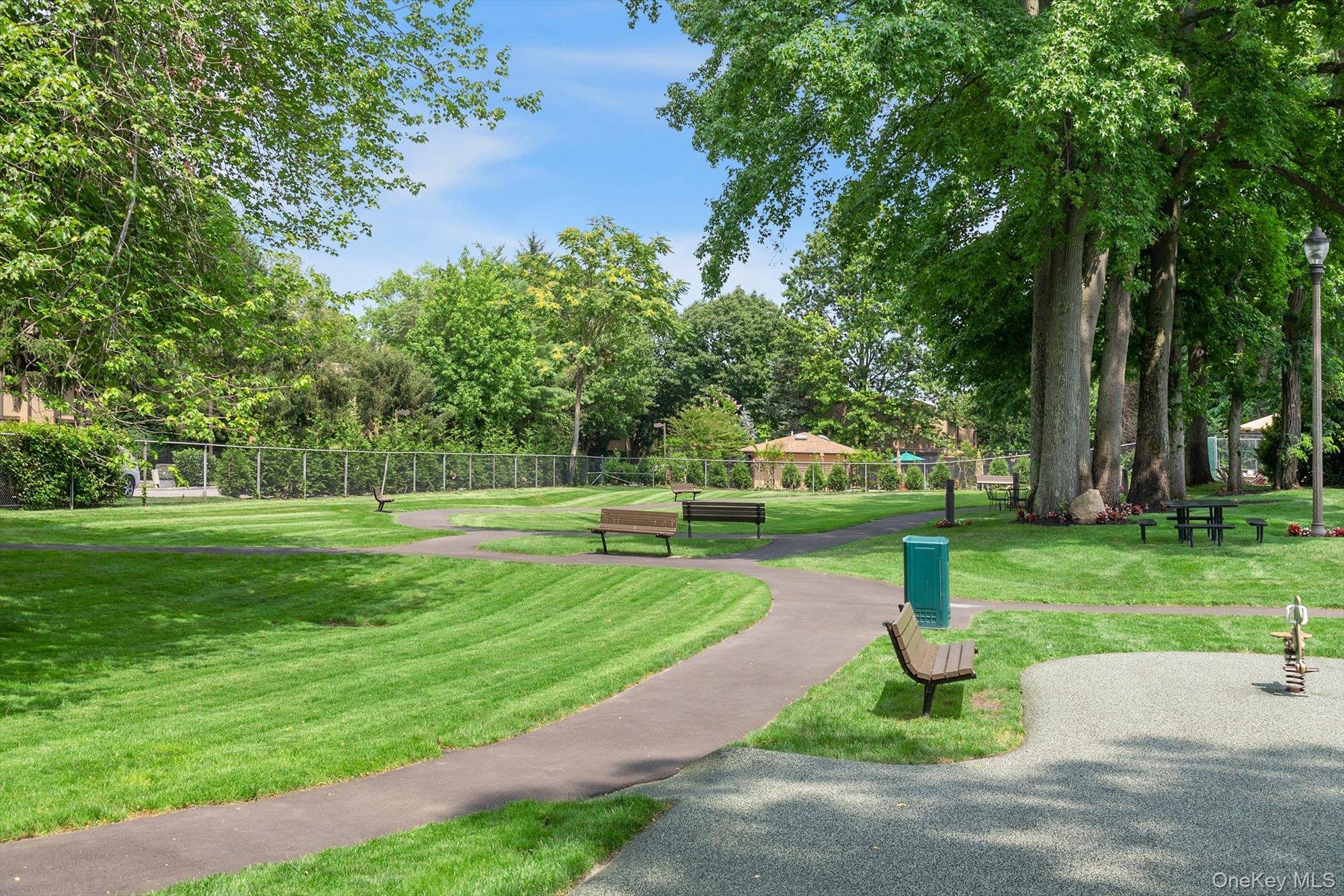 #16 photo, 5 Fox Ridge, Roslyn , NY 11576