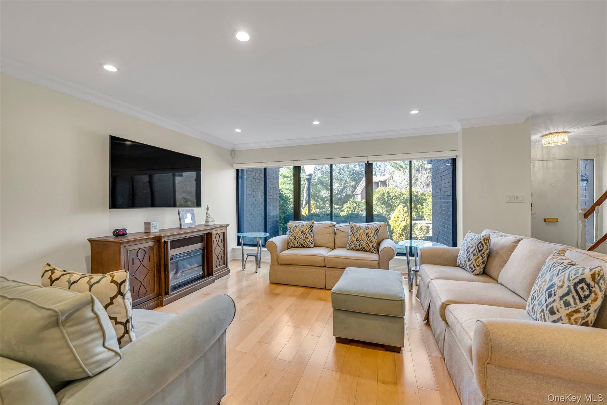 #3 photo, 5 Fox Ridge, Roslyn , NY 11576