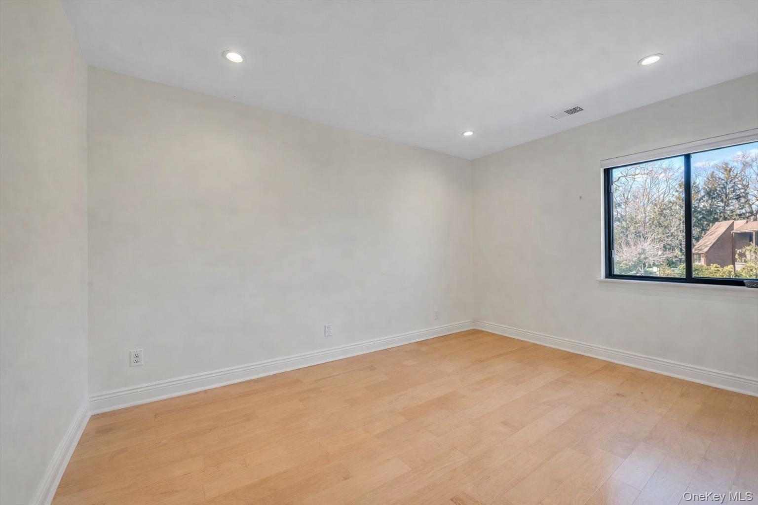 #9 photo, 5 Fox Ridge, Roslyn , NY 11576