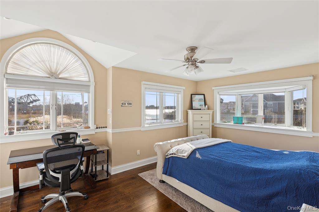 #10 photo, 4 Quebec Road, Island Park , NY 11558