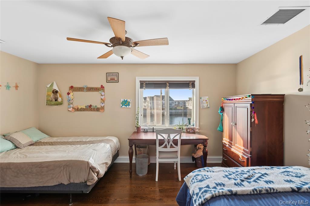 #11 photo, 4 Quebec Road, Island Park , NY 11558