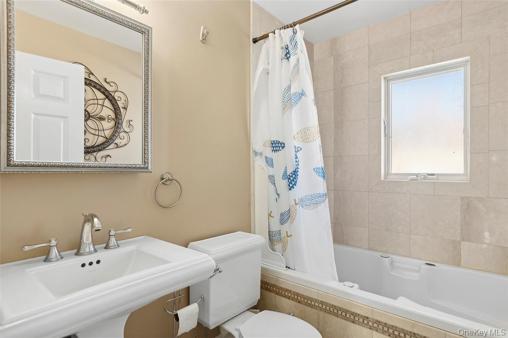 #12 photo, 4 Quebec Road, Island Park , NY 11558