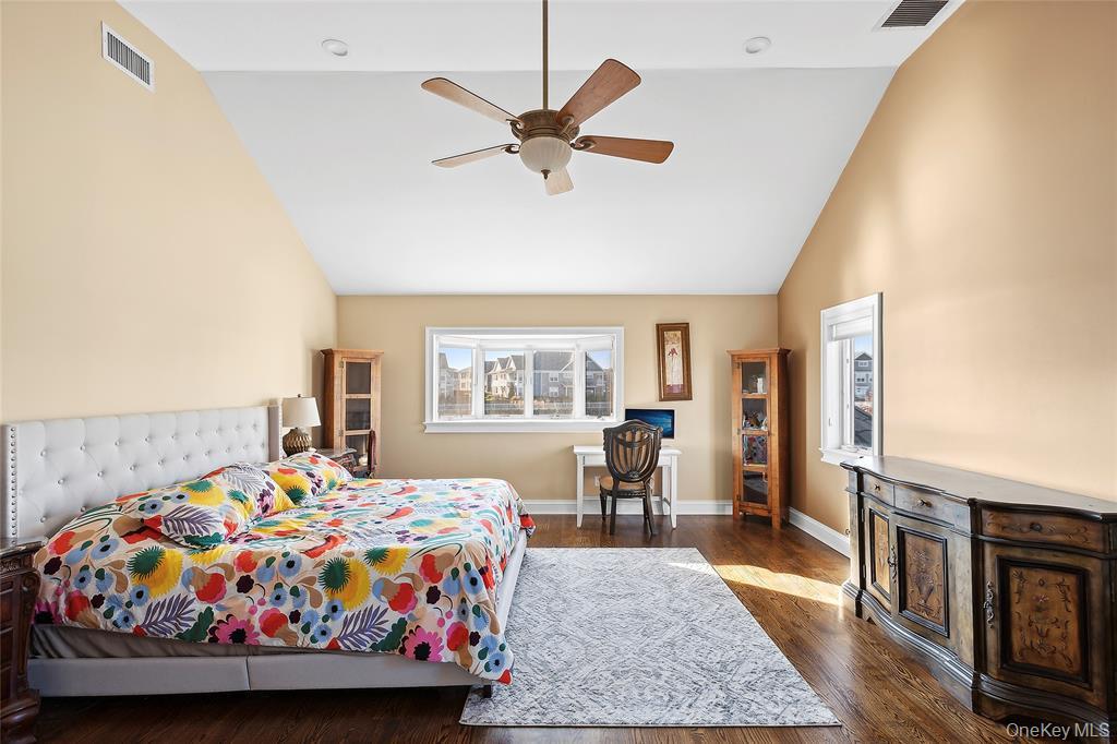 #13 photo, 4 Quebec Road, Island Park , NY 11558