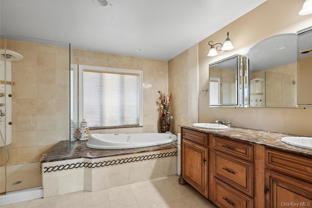 #14 photo, 4 Quebec Road, Island Park , NY 11558