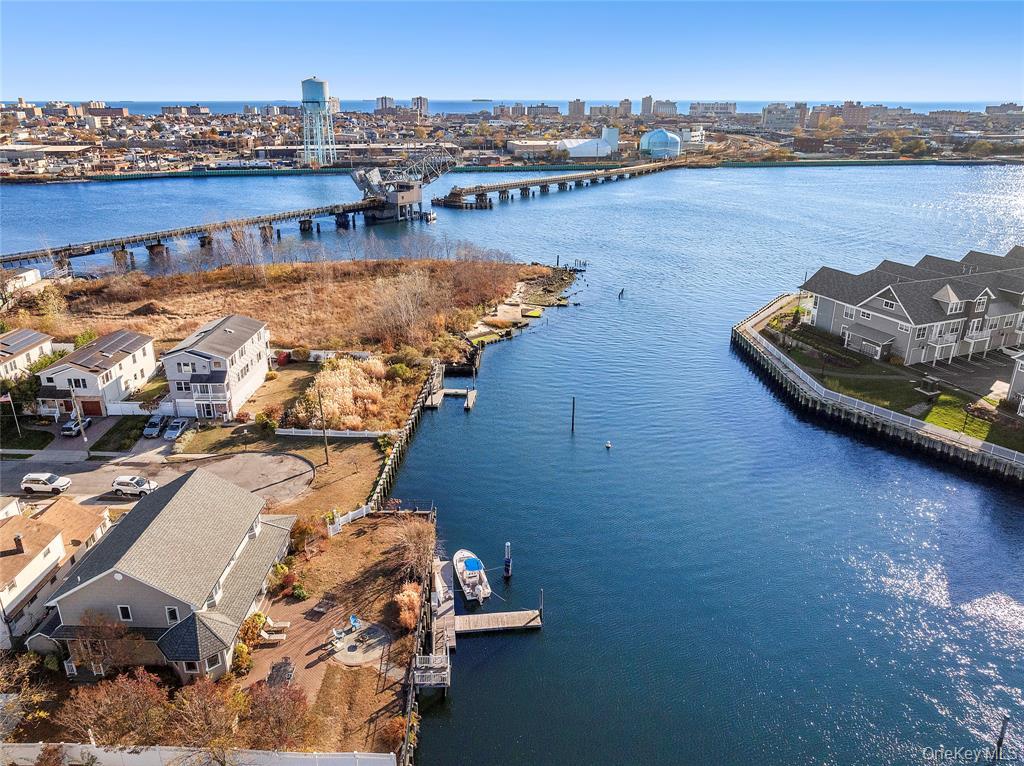 #19 photo, 4 Quebec Road, Island Park , NY 11558