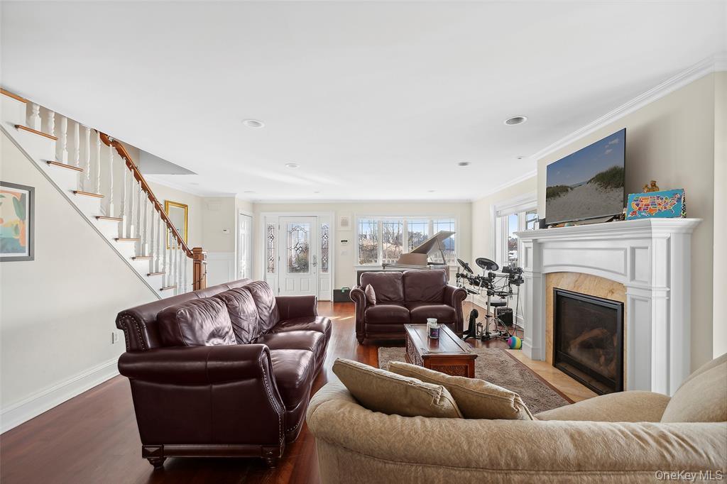 #4 photo, 4 Quebec Road, Island Park , NY 11558