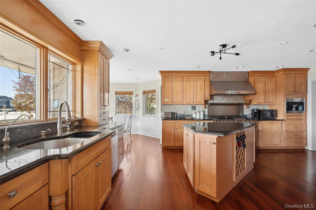 #5 photo, 4 Quebec Road, Island Park , NY 11558