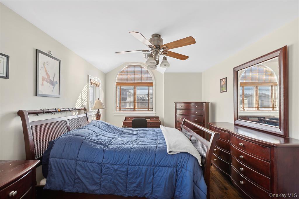 #9 photo, 4 Quebec Road, Island Park , NY 11558