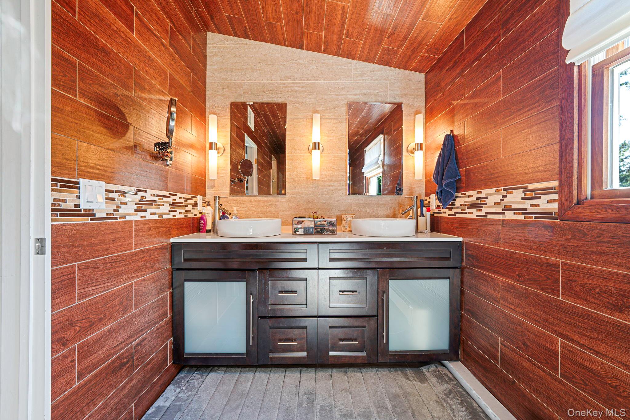 #15 photo, 183 Old Country Road, Speonk , NY 11972