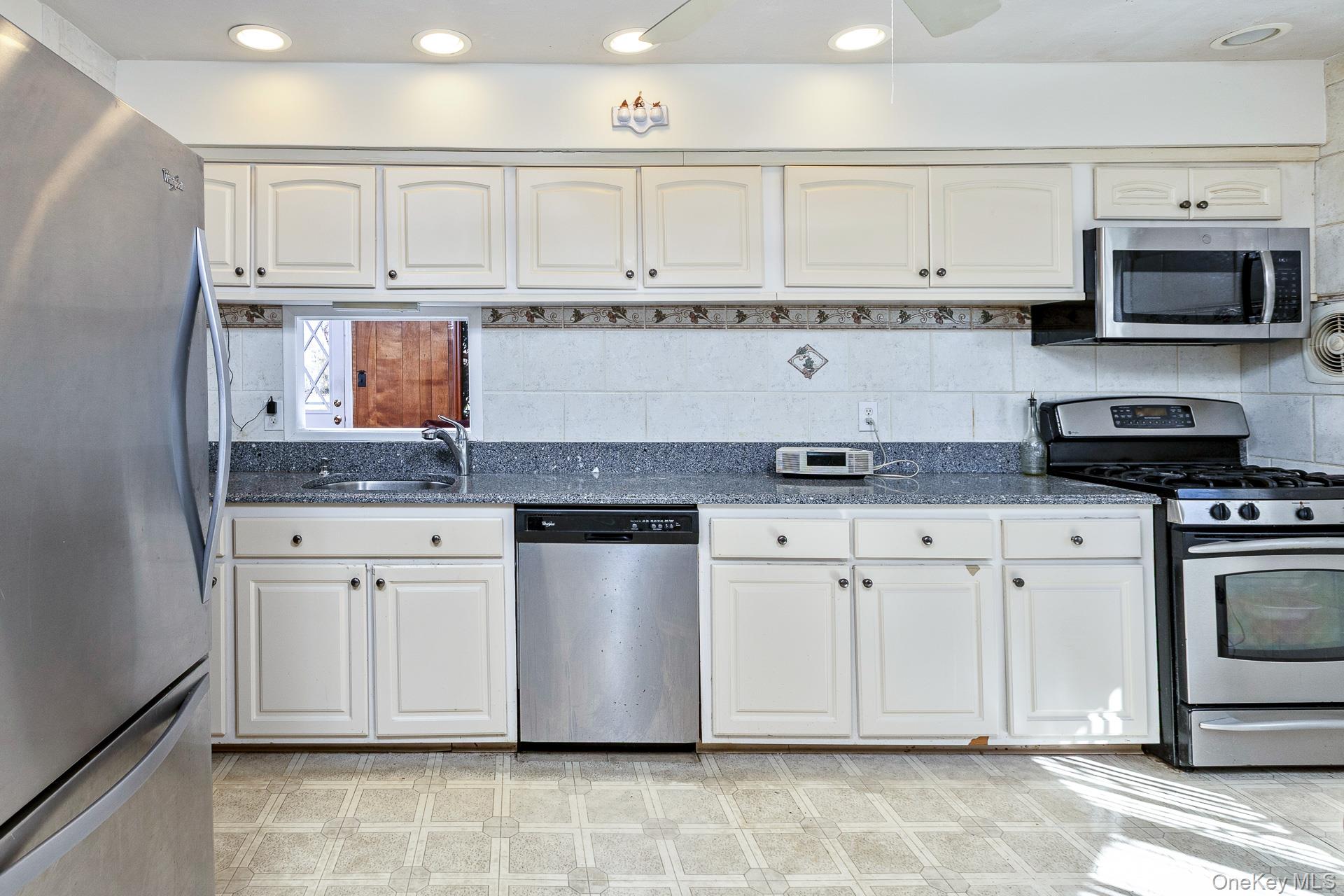 #11 photo, 23 Village Lane, Hauppauge , NY 11788