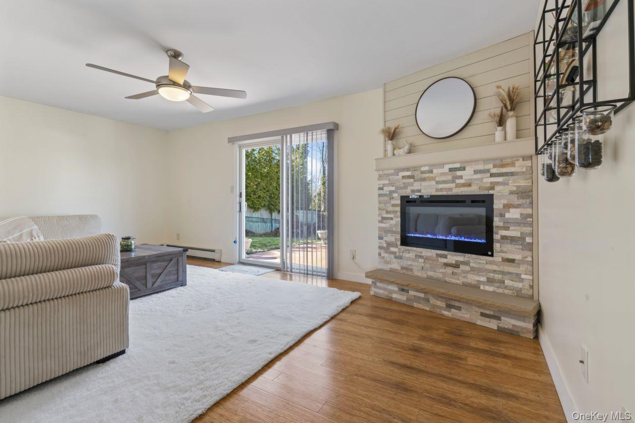 #19 photo, 11 Dennard Road, Hauppauge , NY 11788