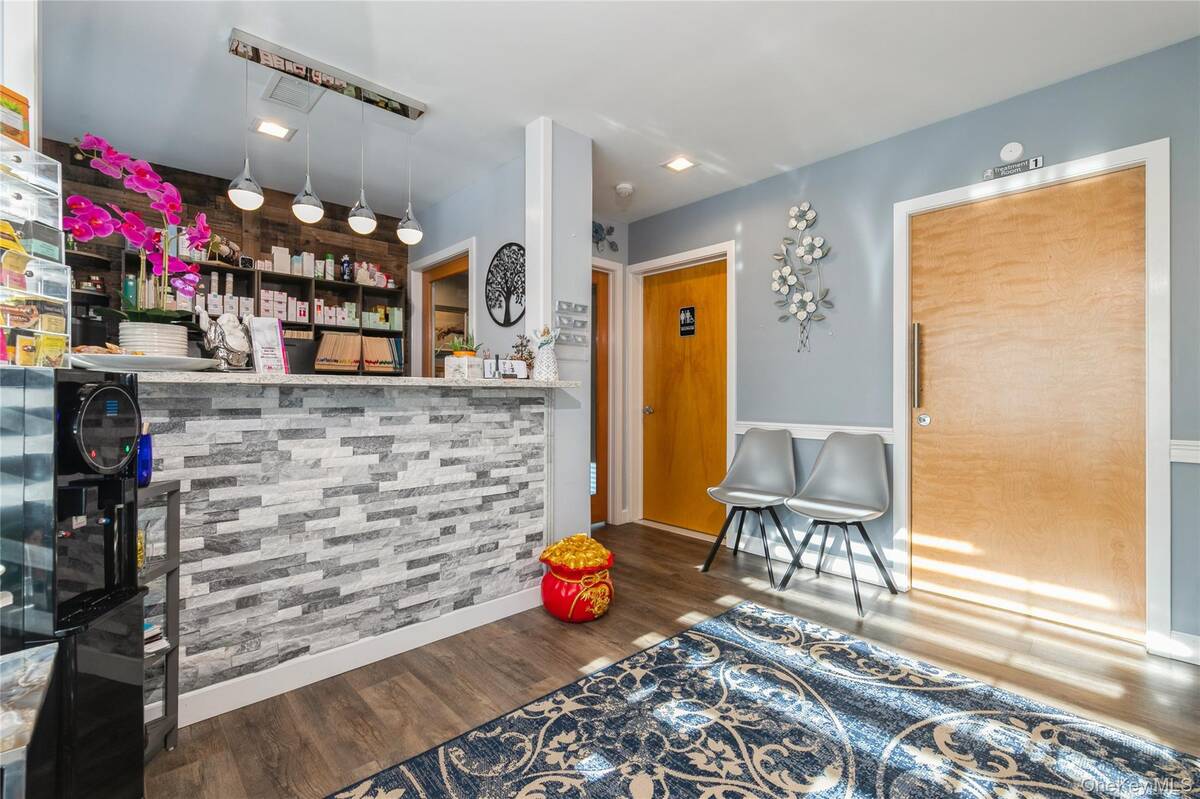 #12 photo, 1420 Montauk Highway, #Suite 1 - Treatment Rm 1, Oakdale , NY 11769