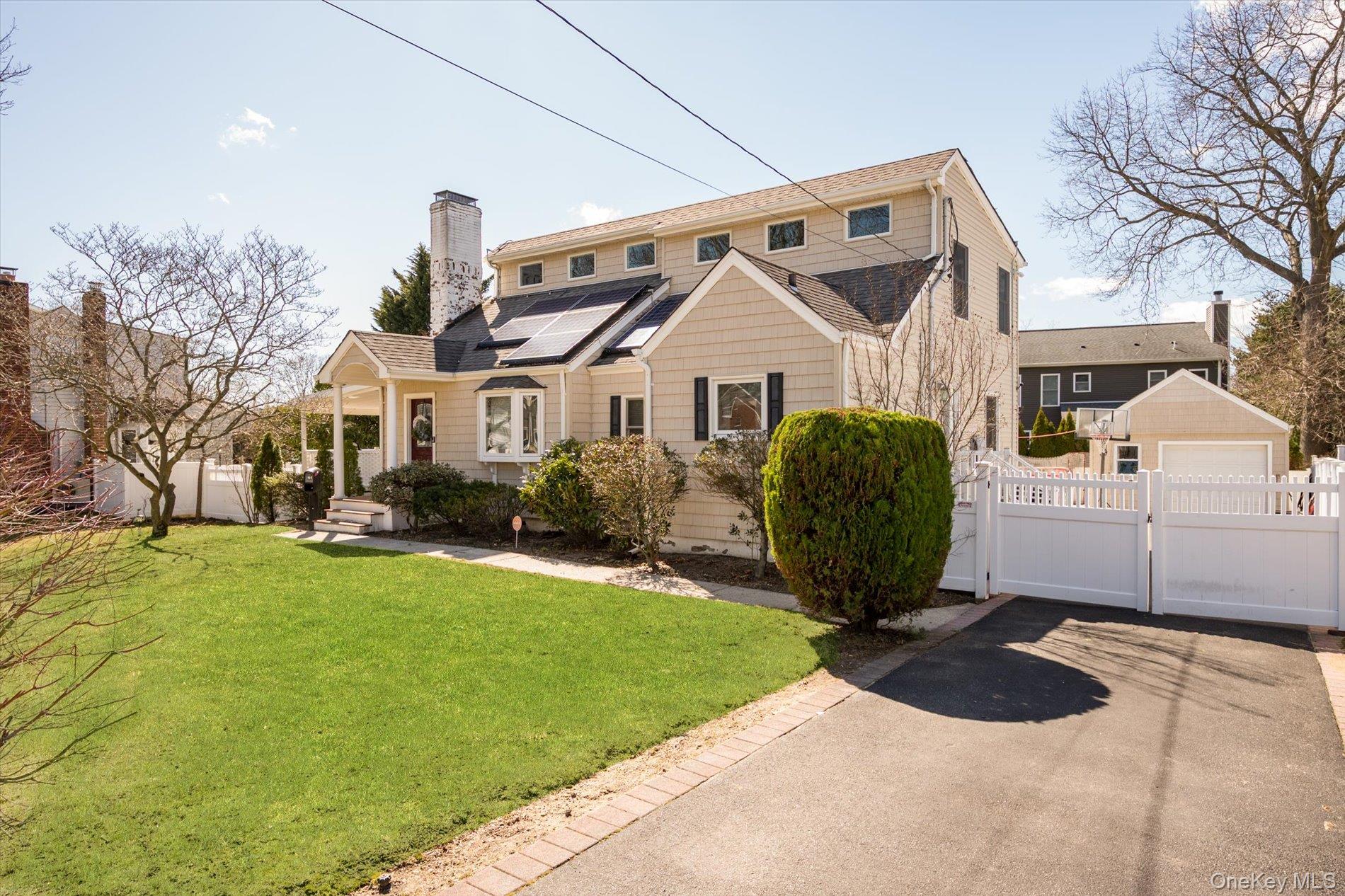 #1 photo, 165 Little Whaleneck Road, Merrick , NY 11566