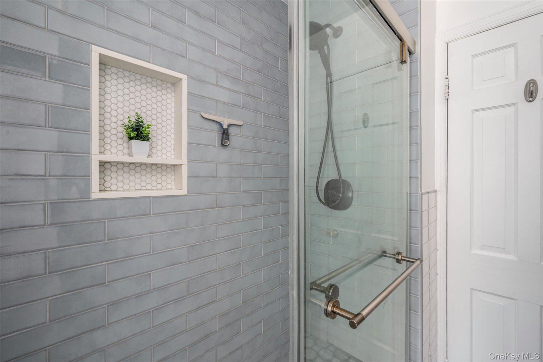 #11 photo, 165 Little Whaleneck Road, Merrick , NY 11566