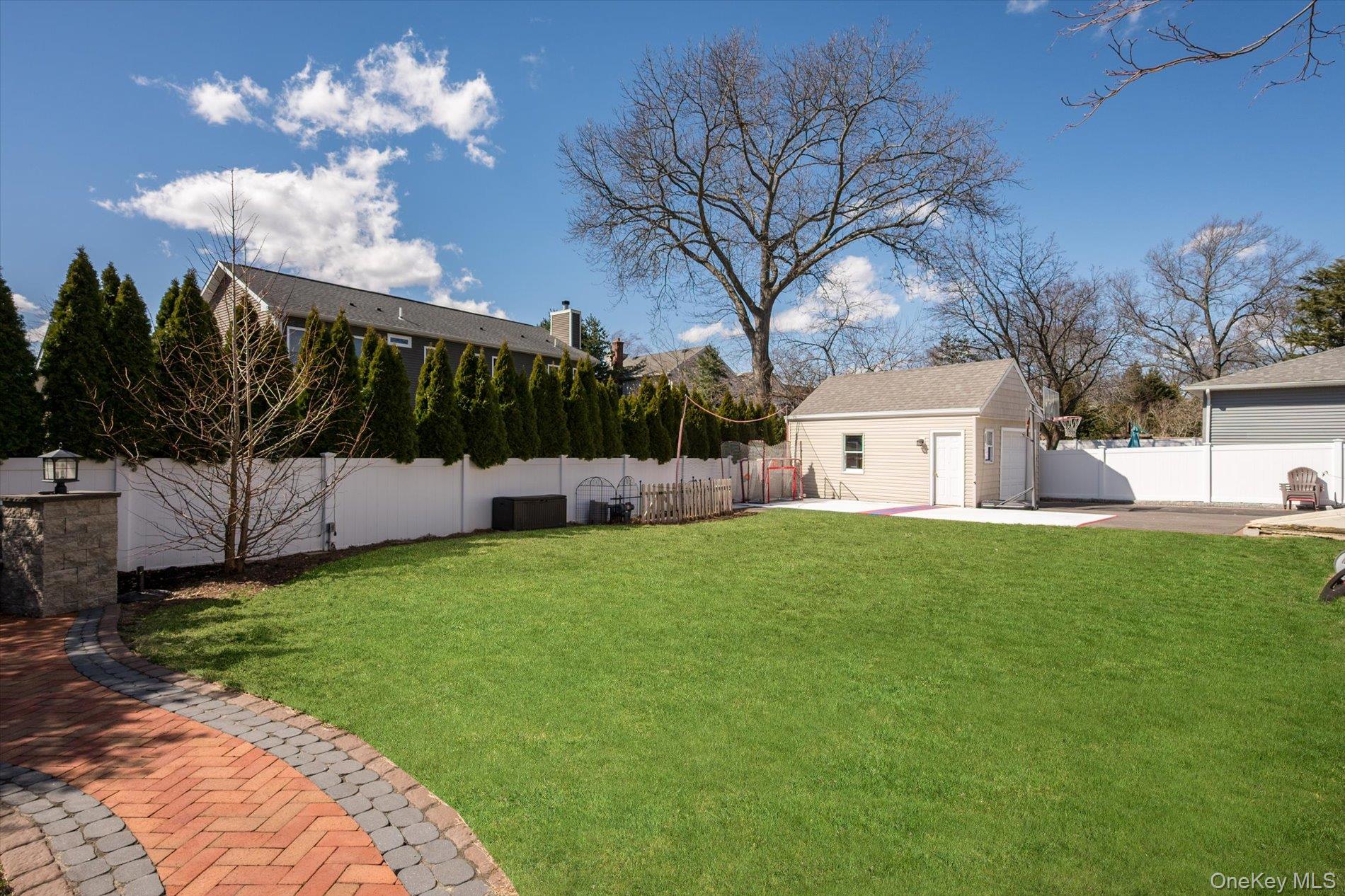 #24 photo, 165 Little Whaleneck Road, Merrick , NY 11566