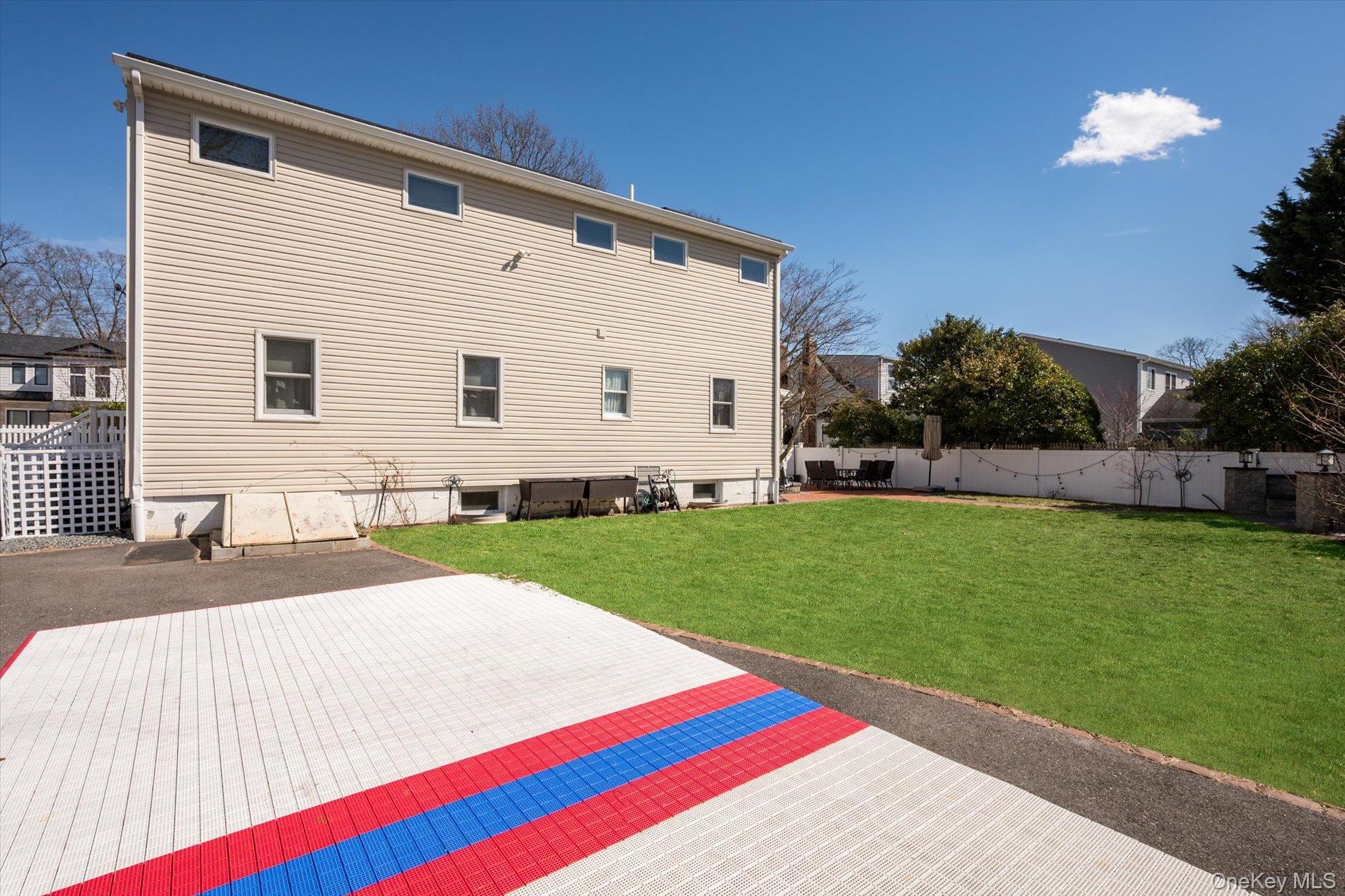 #25 photo, 165 Little Whaleneck Road, Merrick , NY 11566