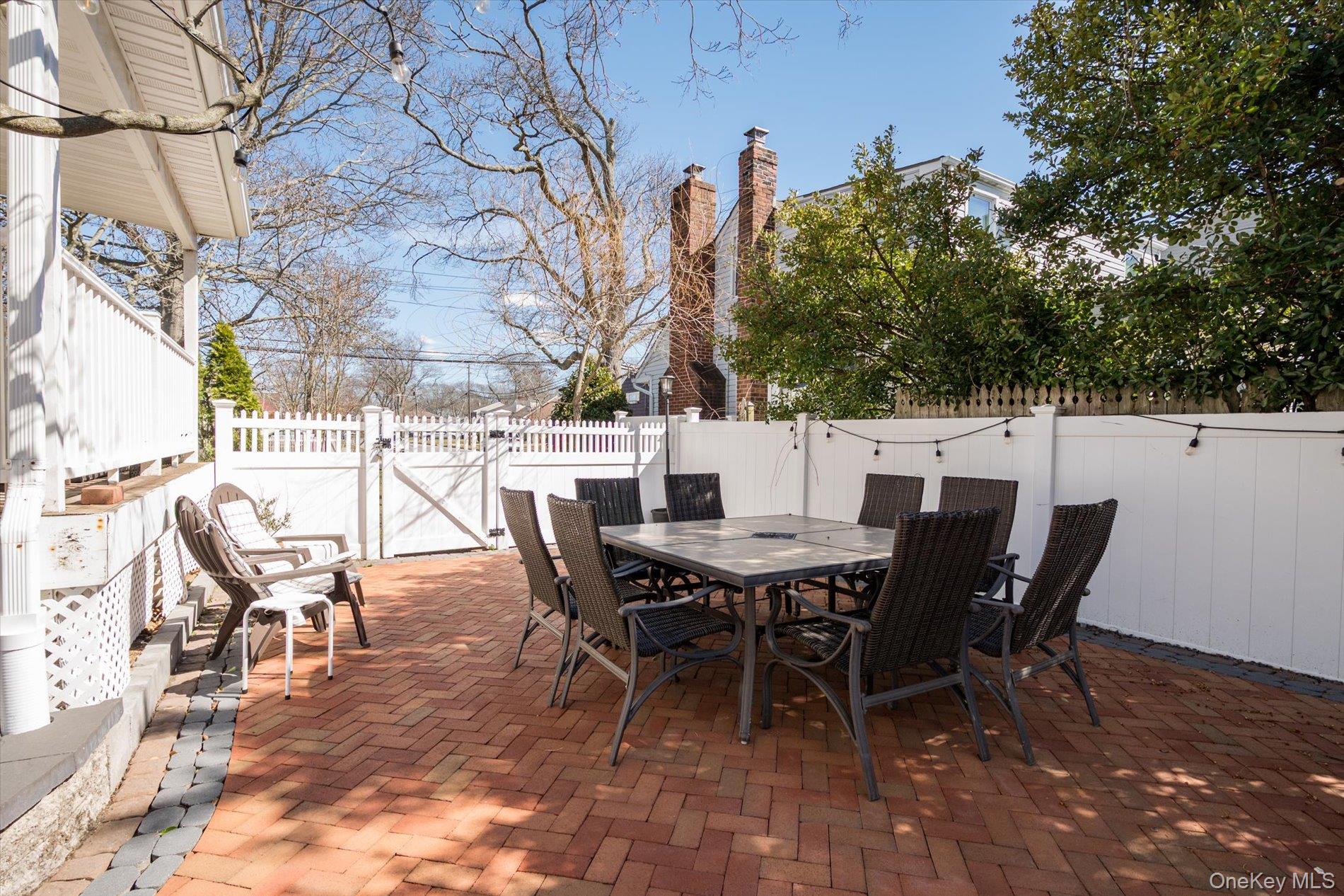 #28 photo, 165 Little Whaleneck Road, Merrick , NY 11566