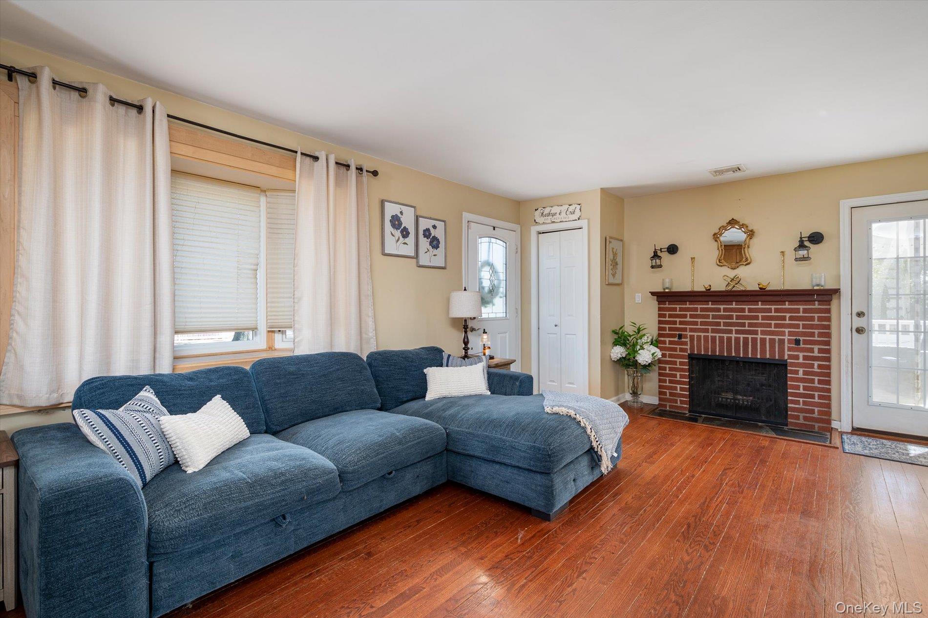 #4 photo, 165 Little Whaleneck Road, Merrick , NY 11566