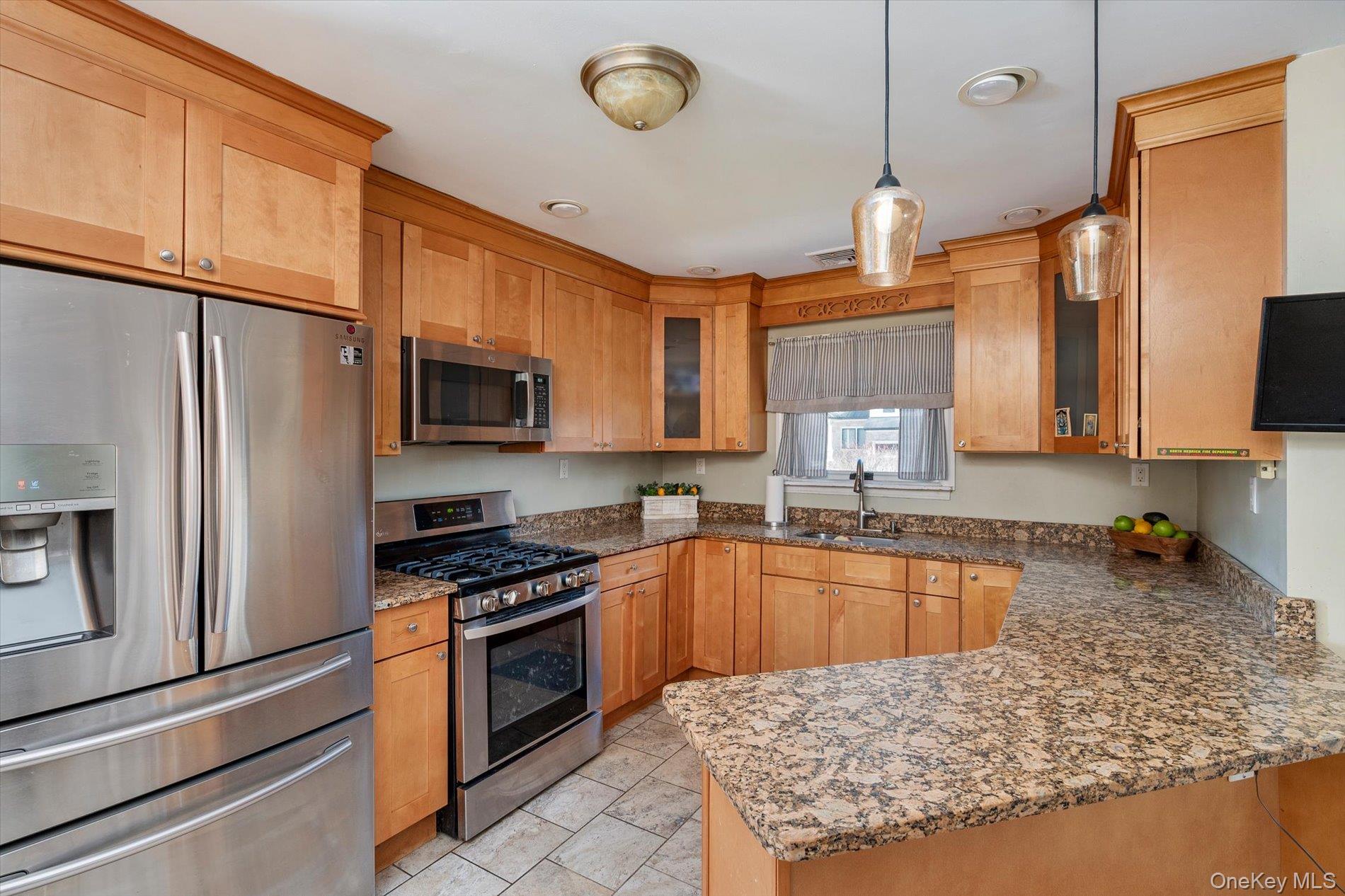 #7 photo, 165 Little Whaleneck Road, Merrick , NY 11566