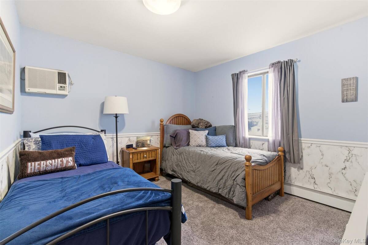 #11 photo, 17 Westminster Lane, West Islip , NY 11795