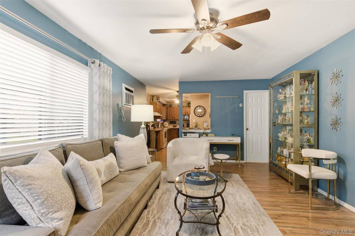 #14 photo, 17 Westminster Lane, West Islip , NY 11795