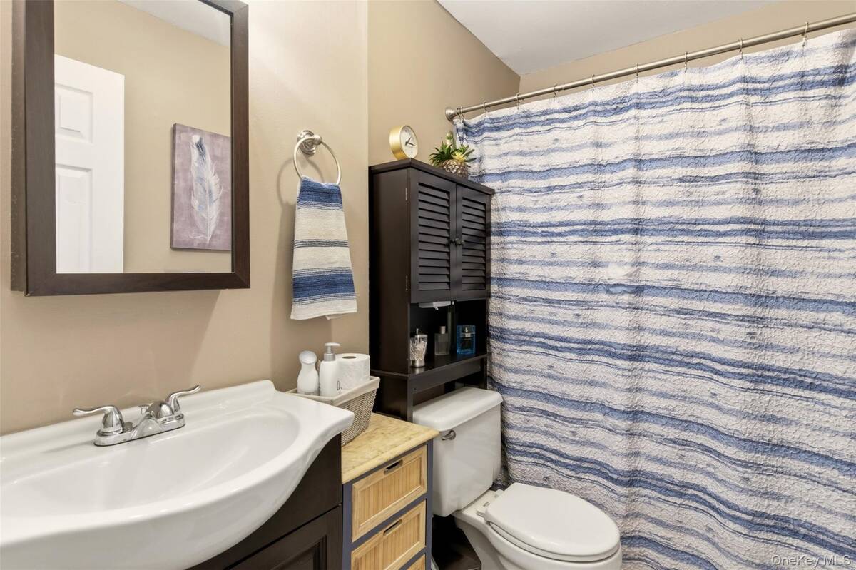 #17 photo, 17 Westminster Lane, West Islip , NY 11795