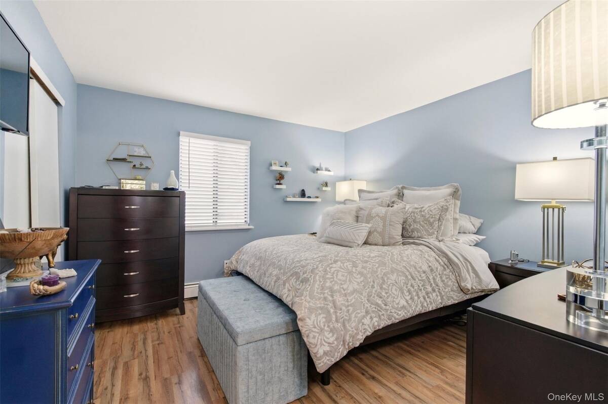 #18 photo, 17 Westminster Lane, West Islip , NY 11795