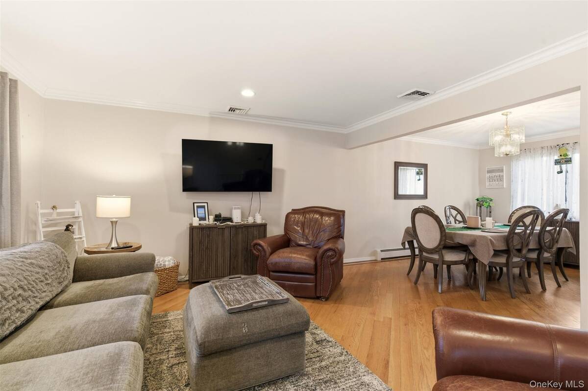 #2 photo, 17 Westminster Lane, West Islip , NY 11795