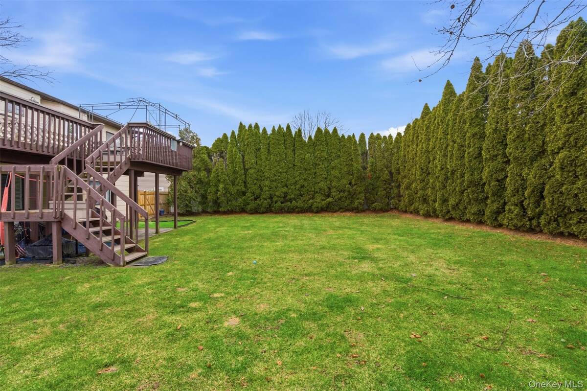 #20 photo, 17 Westminster Lane, West Islip , NY 11795