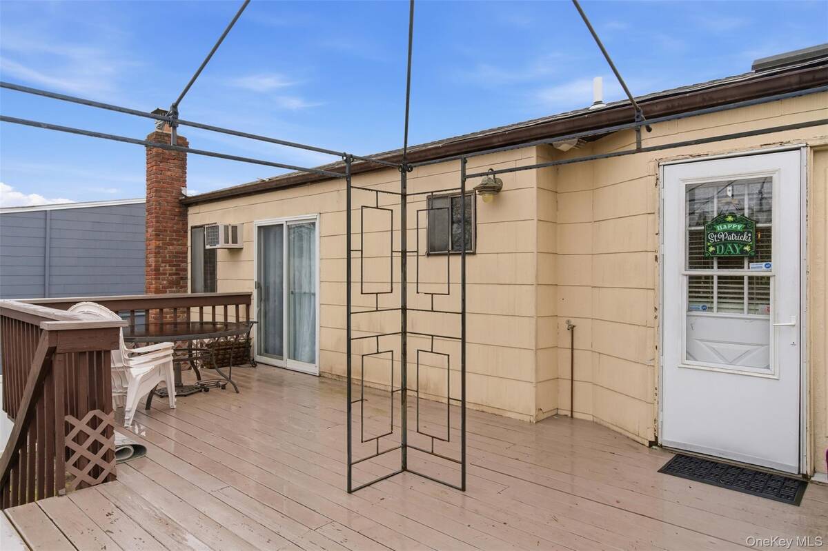 #22 photo, 17 Westminster Lane, West Islip , NY 11795