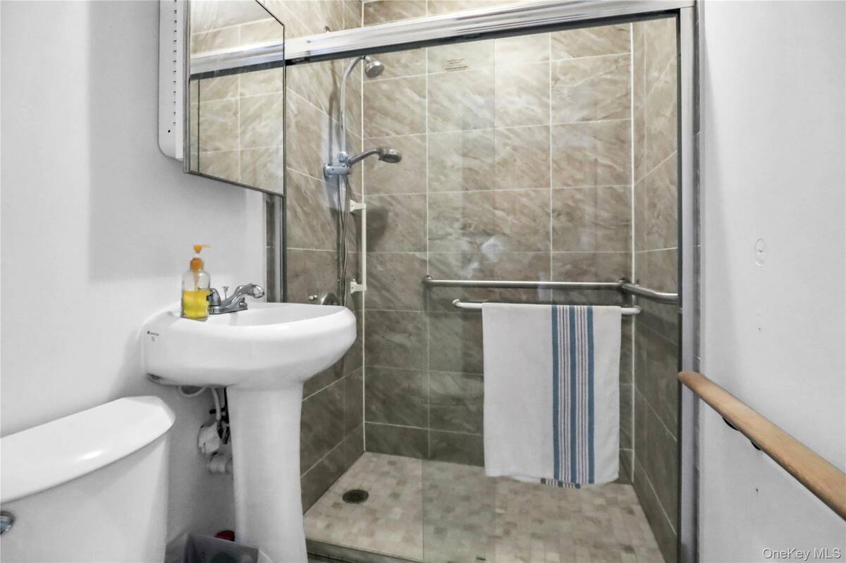 #21 photo, 30 Ashford Drive, Bohemia , NY 11716