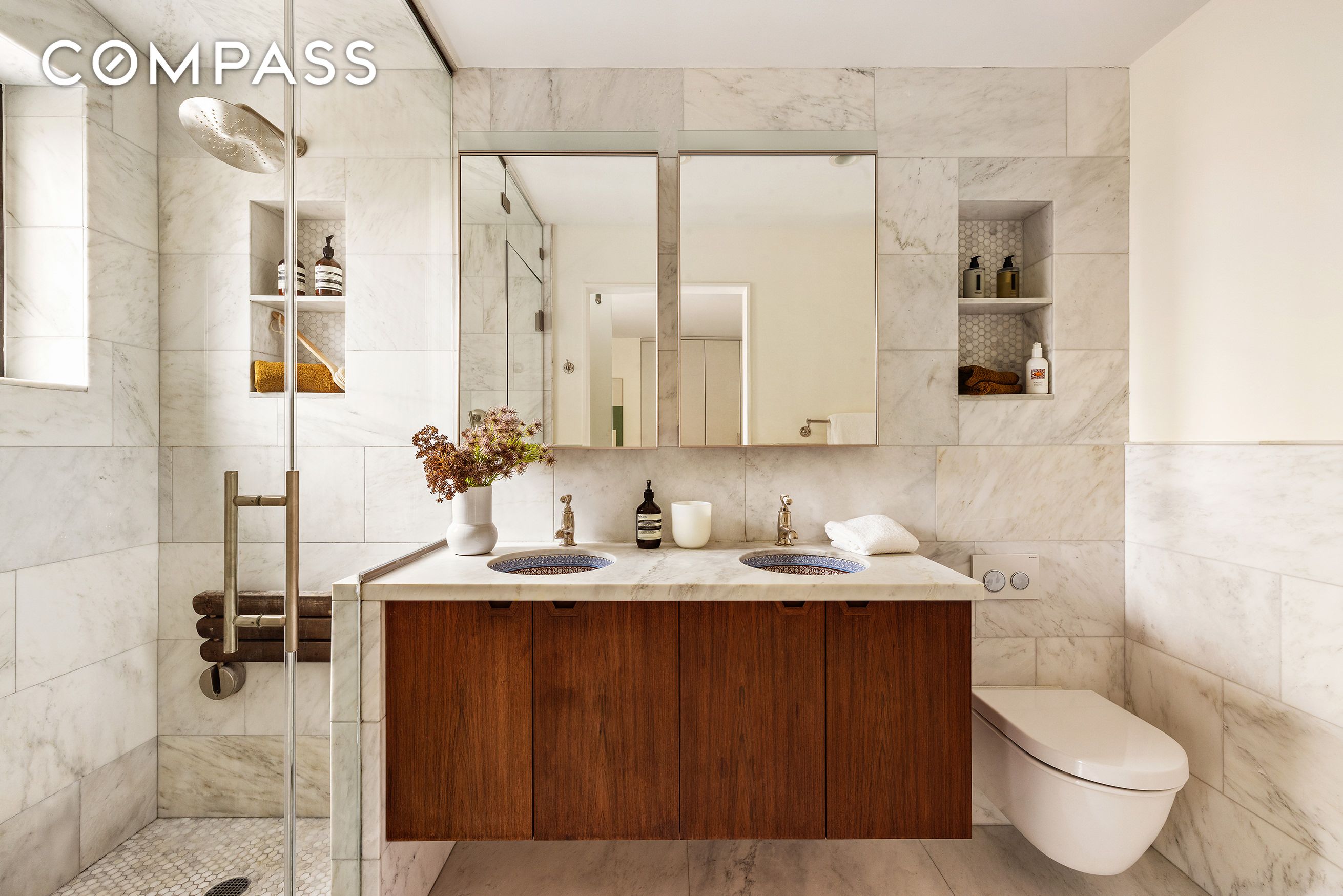 #12 photo, 211 E 3rd Street, ম্যানহাটন East Village , NY 10009