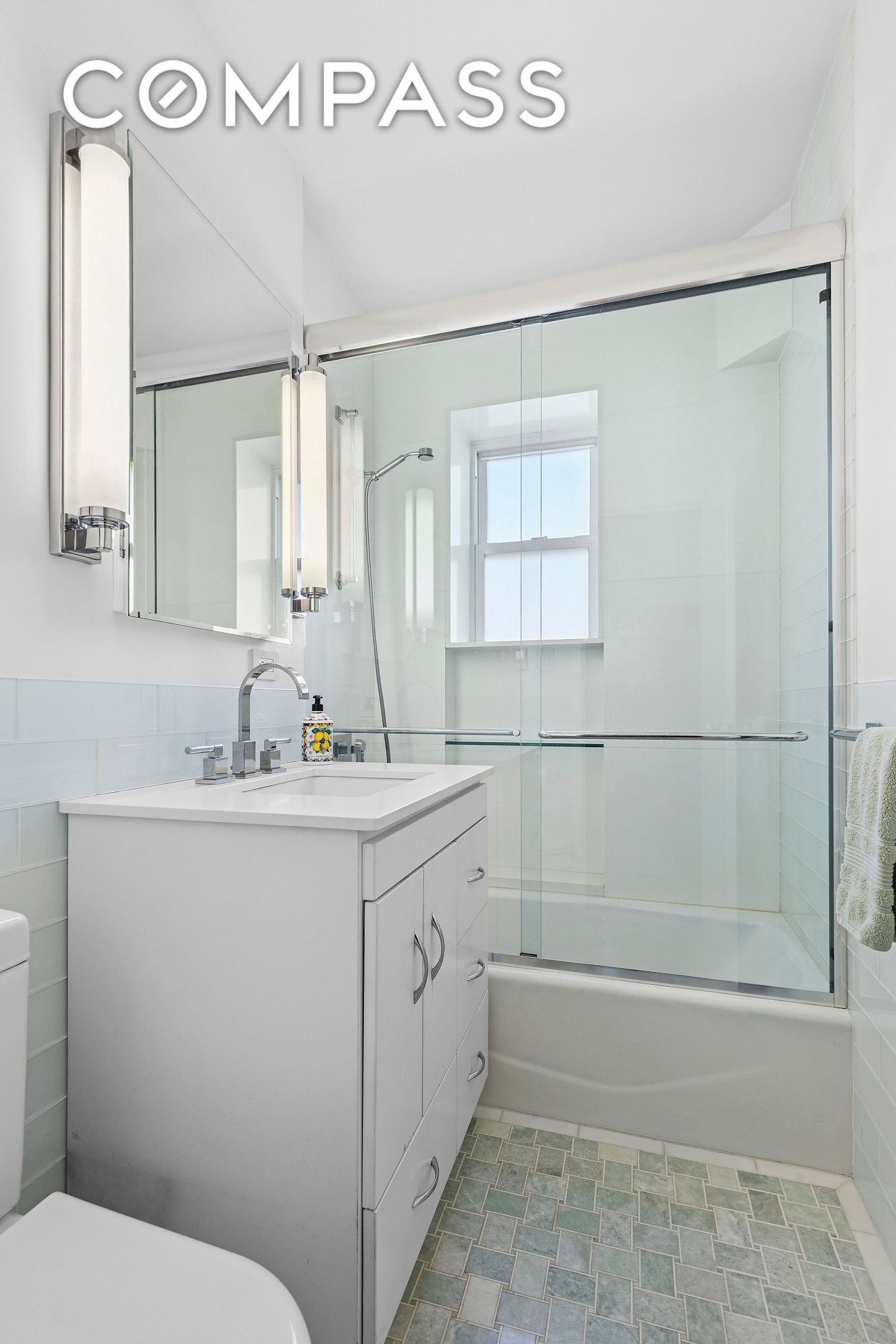 #9 photo, 400 E 85th Street, Upper East Side , NY 10028