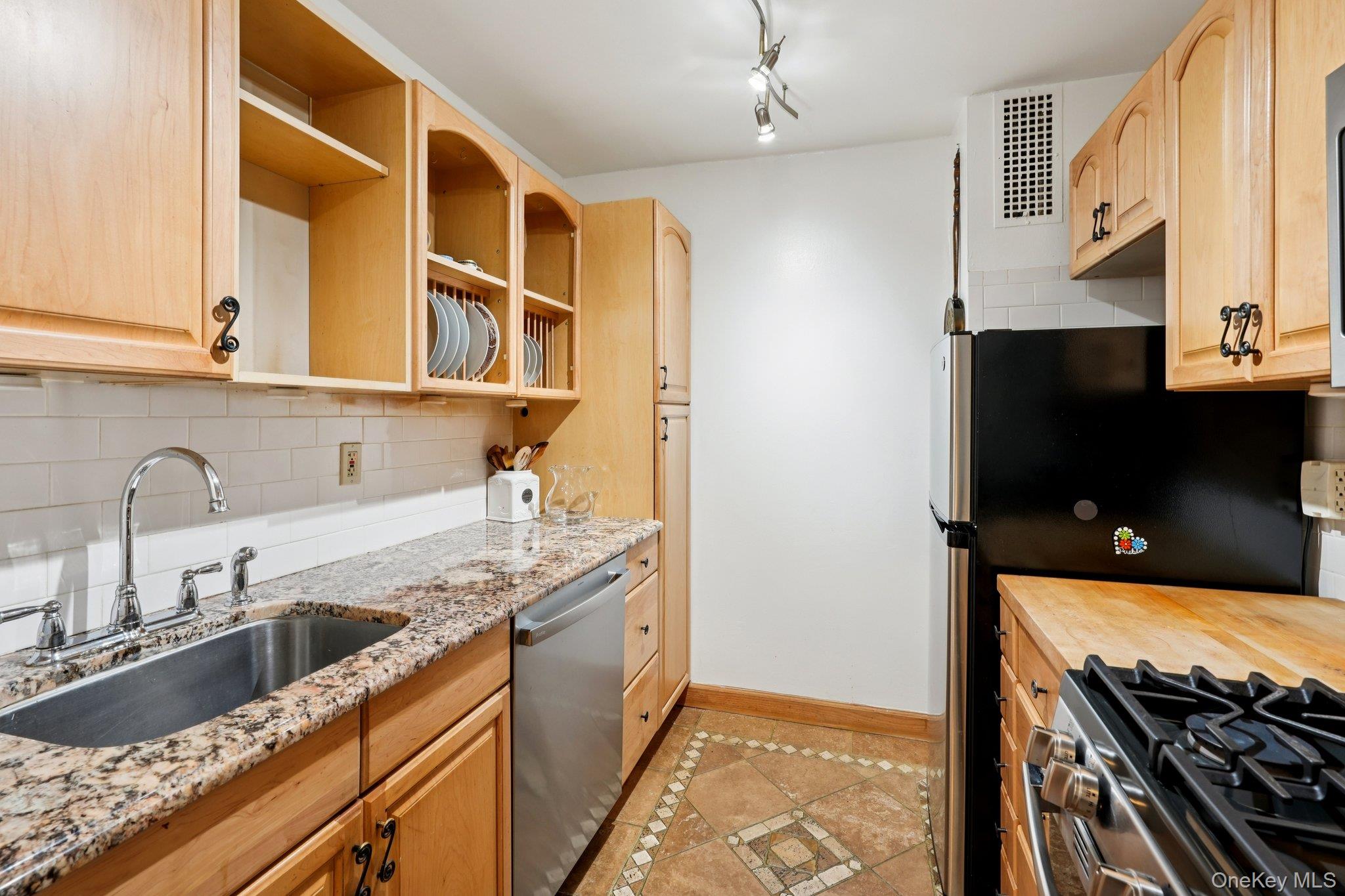 #14 photo, 499 N Broadway, White Plains , NY 10603