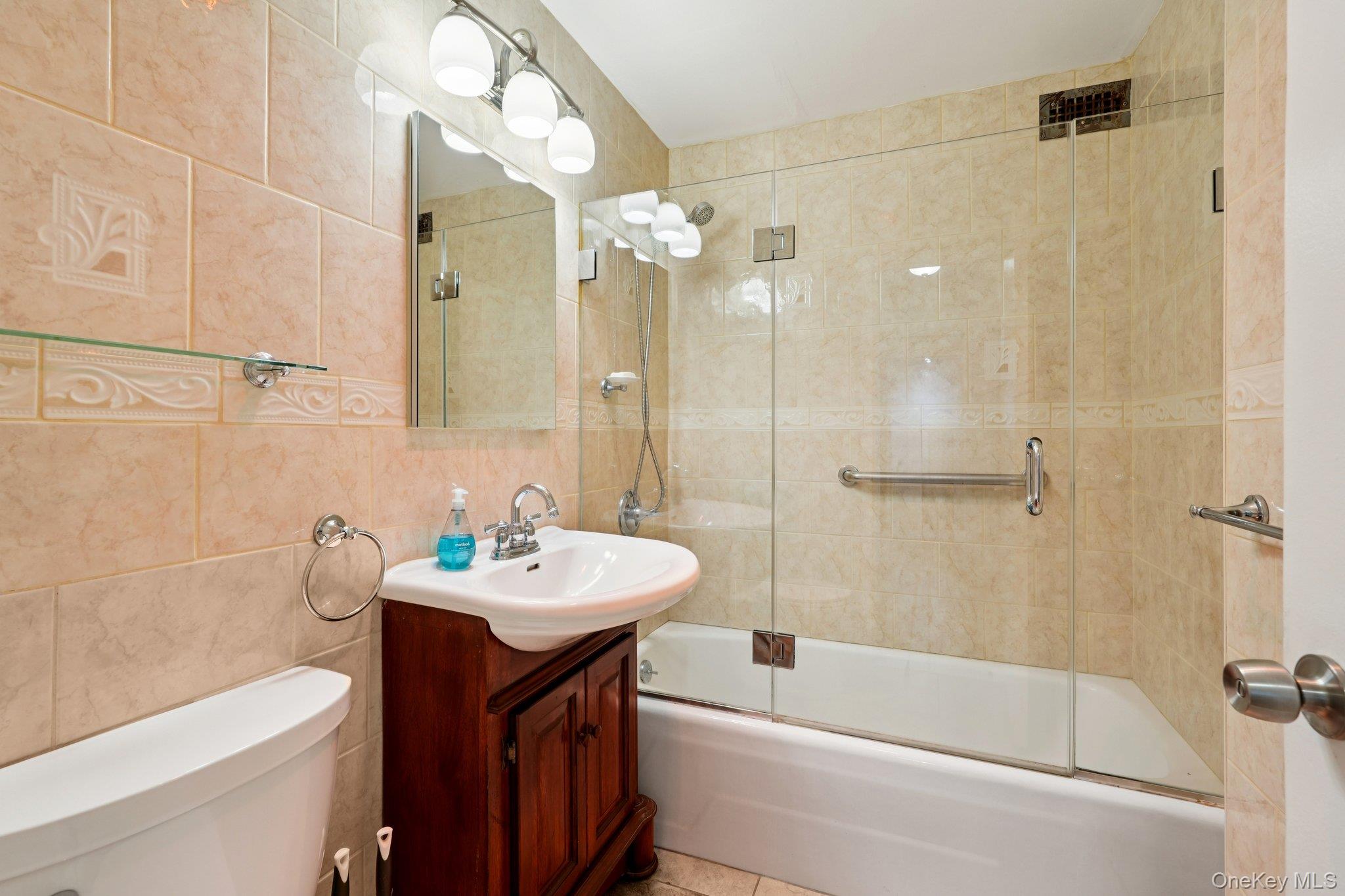 #20 photo, 499 N Broadway, White Plains , NY 10603