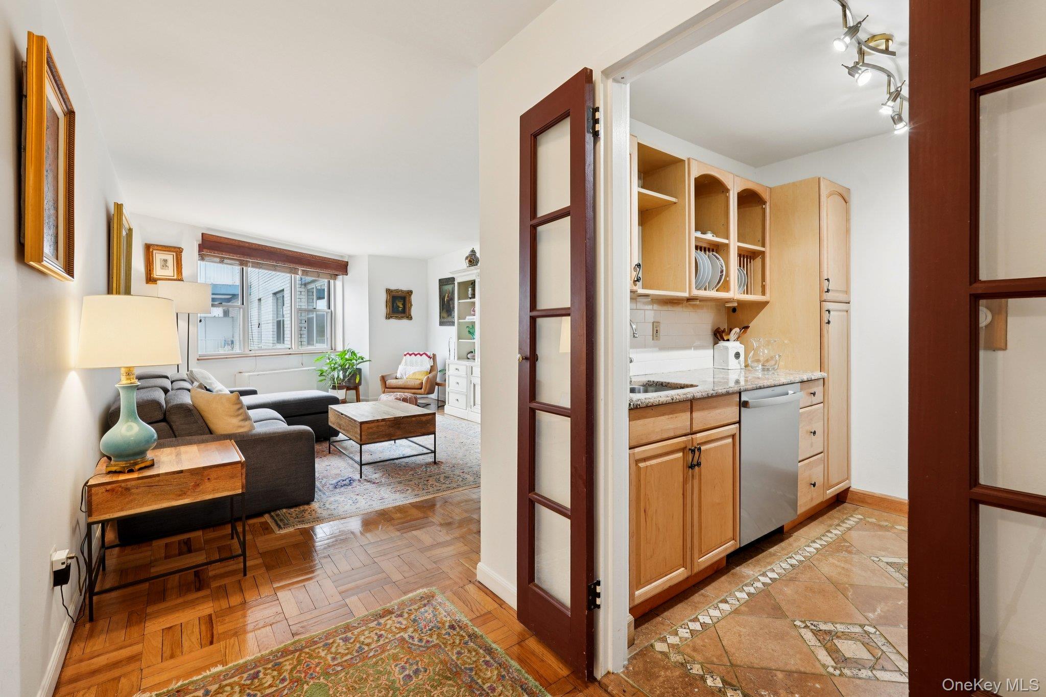 #8 photo, 499 N Broadway, White Plains , NY 10603