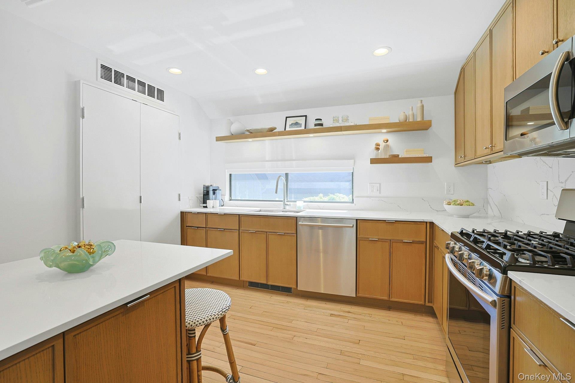 #15 photo, 72 Quail Close, Irvington , NY 10533