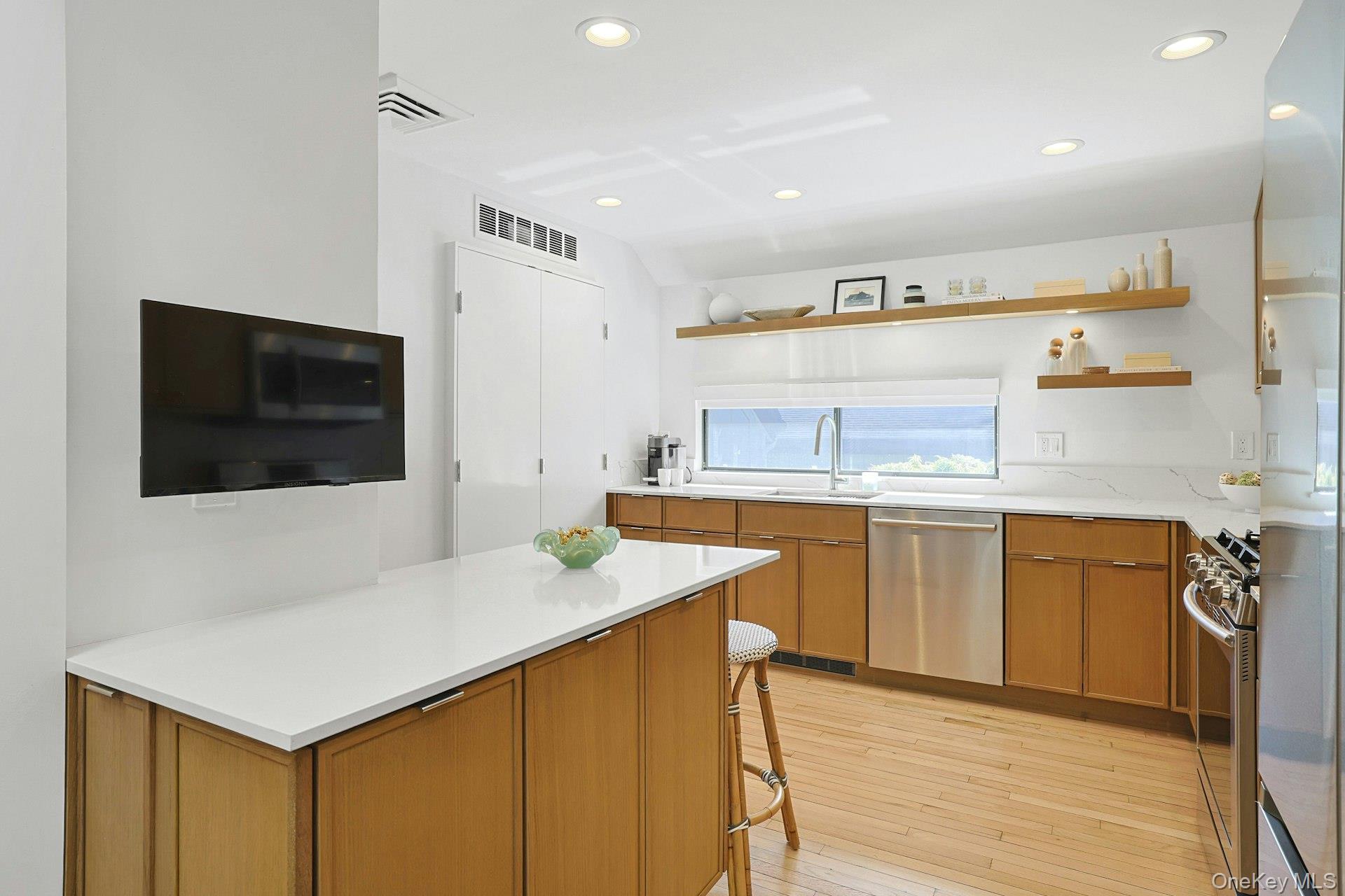 #16 photo, 72 Quail Close, Irvington , NY 10533