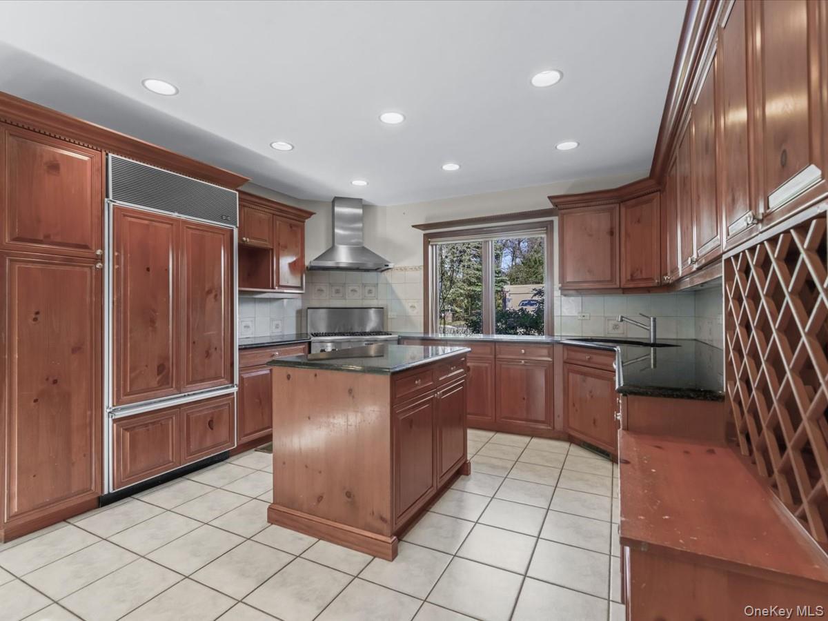 #11 photo, 2 Amherst Road, Great Neck , NY 11021