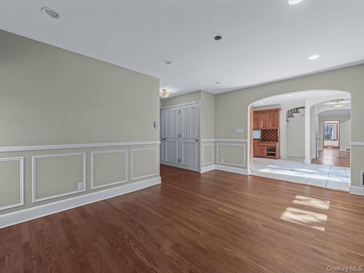 #15 photo, 2 Amherst Road, Great Neck , NY 11021