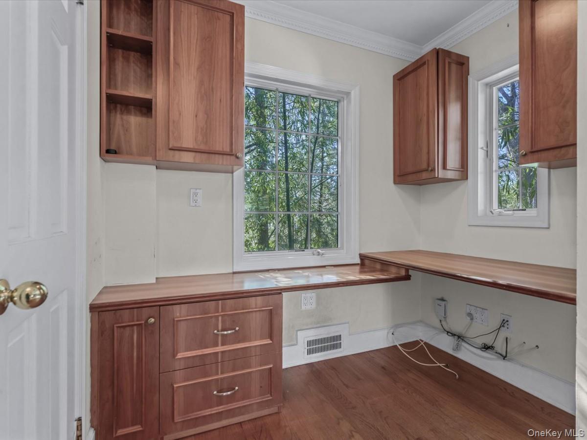 #16 photo, 2 Amherst Road, Great Neck , NY 11021