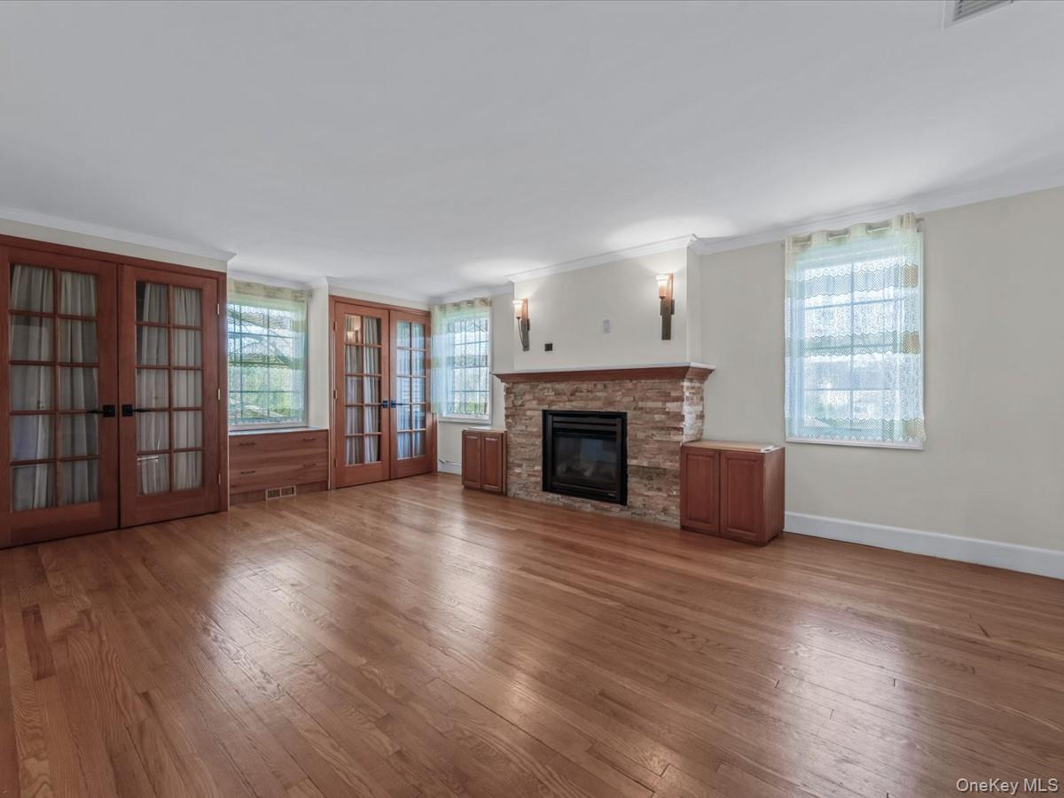 #18 photo, 2 Amherst Road, Great Neck , NY 11021