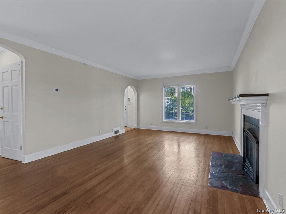 #5 photo, 2 Amherst Road, Great Neck , NY 11021