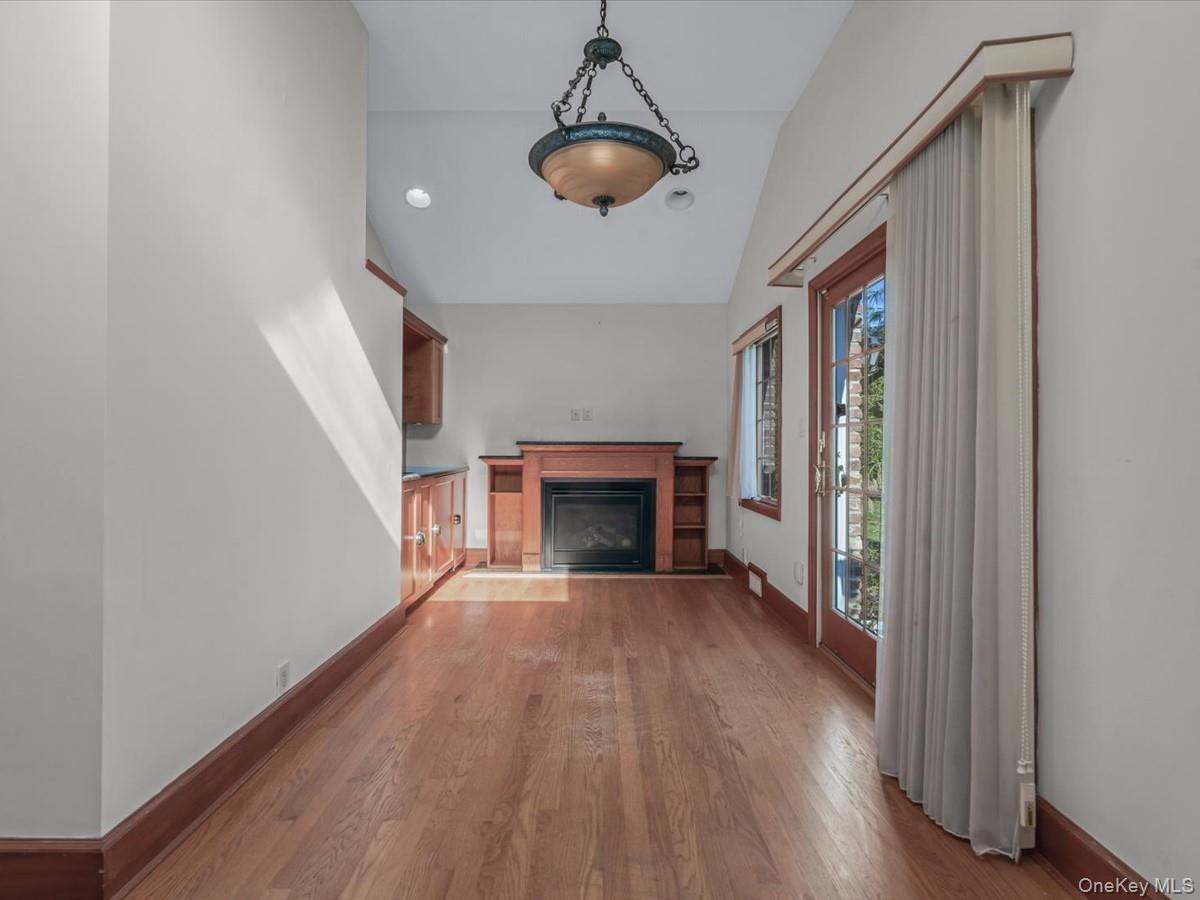 #7 photo, 2 Amherst Road, Great Neck , NY 11021