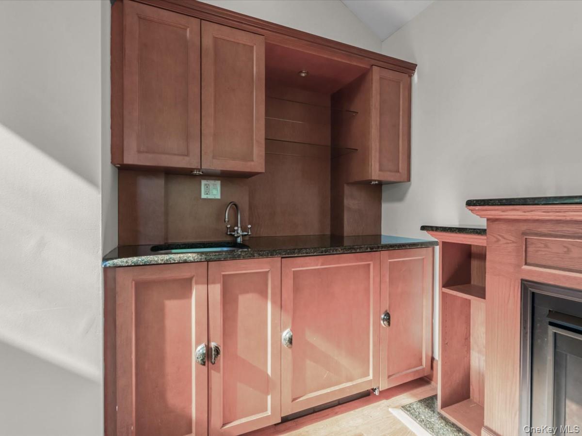 #8 photo, 2 Amherst Road, Great Neck , NY 11021