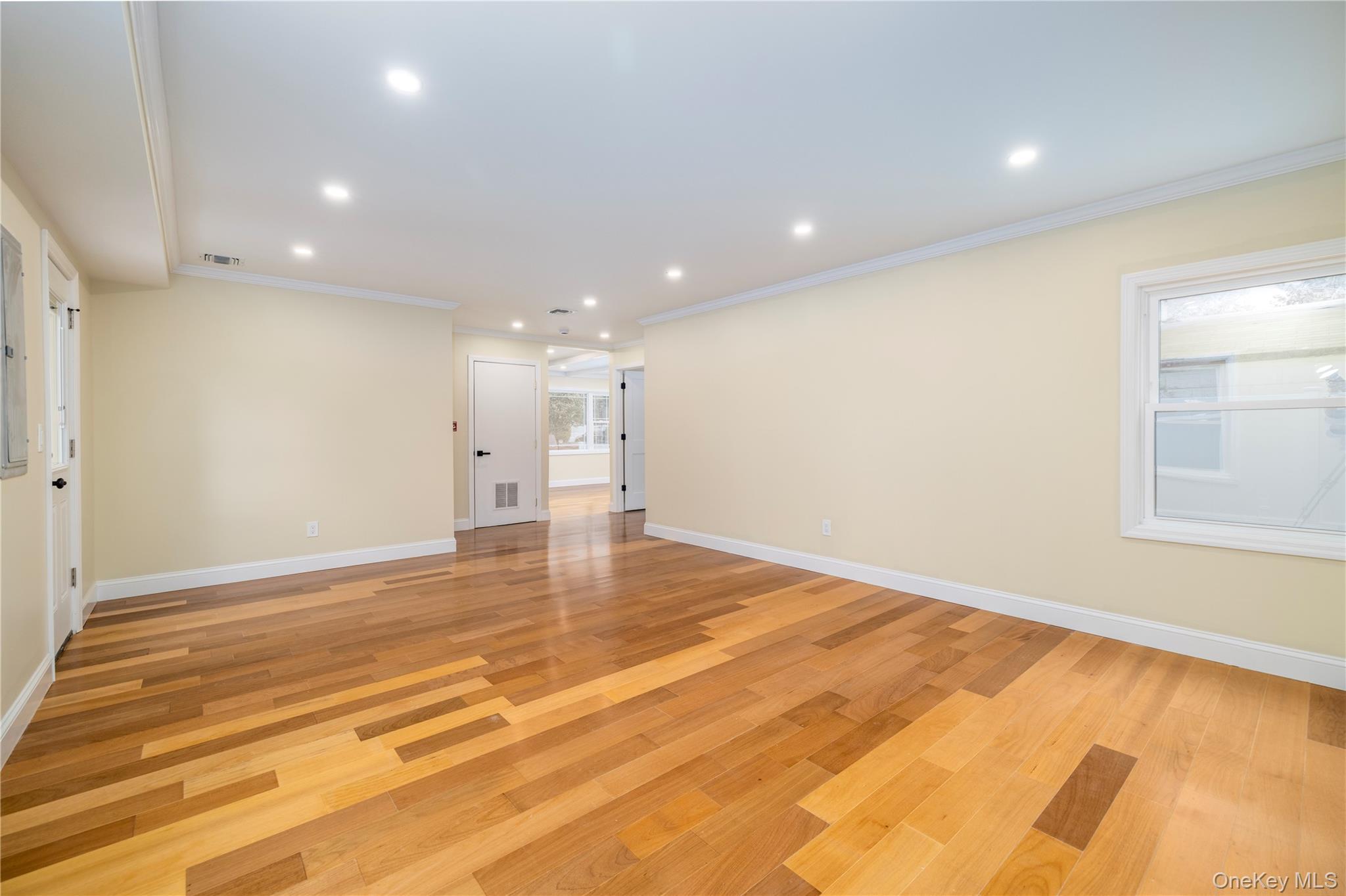 #14 photo, 38 Heather Lane, Levittown , NY 11756