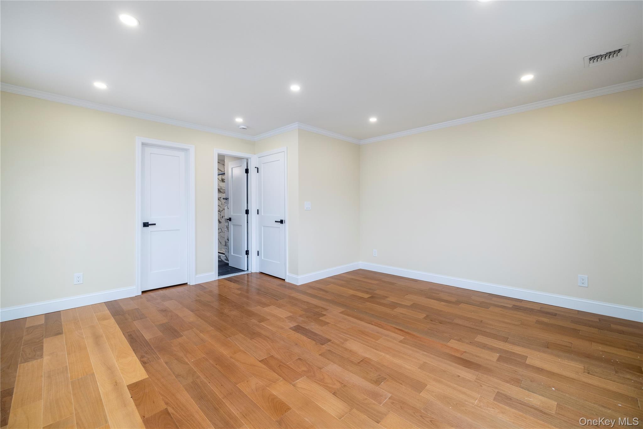 #20 photo, 38 Heather Lane, Levittown , NY 11756